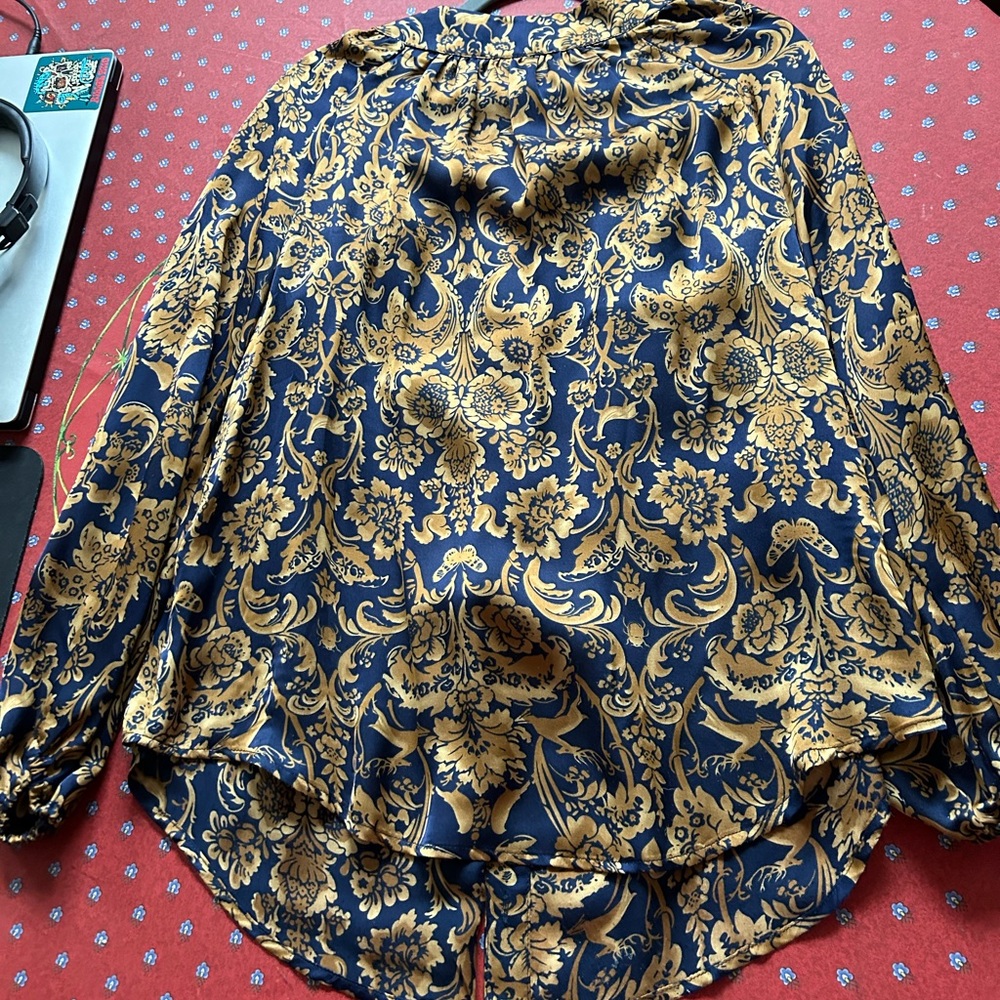 Lovely polyester blend Macy’s New York gold/blue blouse